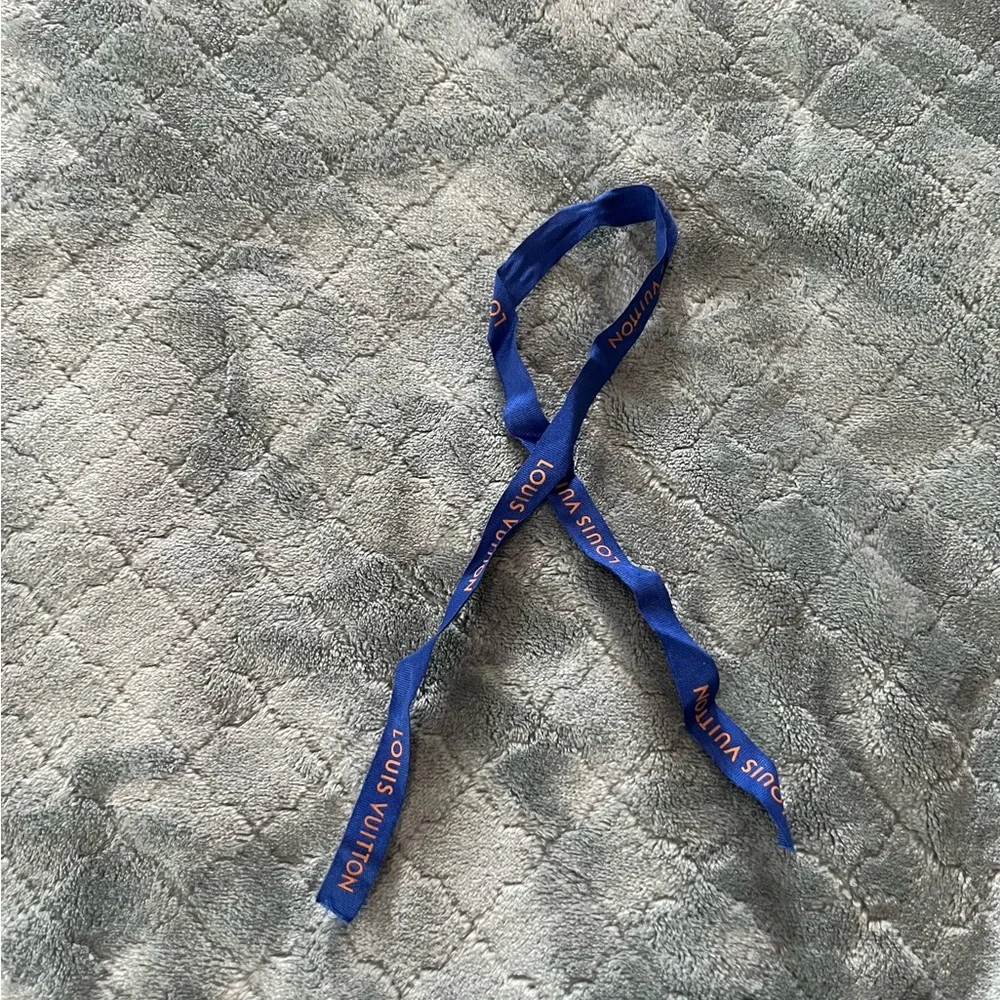 Louis Vuitton Blue‎ Ribbon
